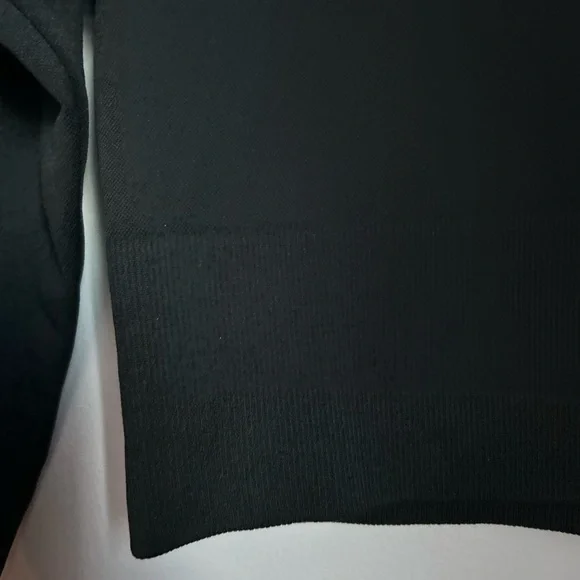 OFFLINE By Aerie Sidewalk Seamless Black Long Sleeve Cropped T-Shirt Size Small - Picture 5 of 8